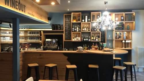 Realizzazione del progetto di un banco winebar