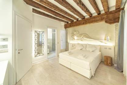 arredamento moderno con forme classiche