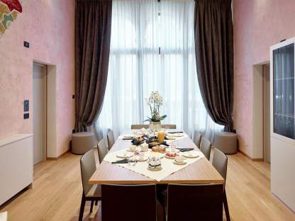 Sala colazioni con social table