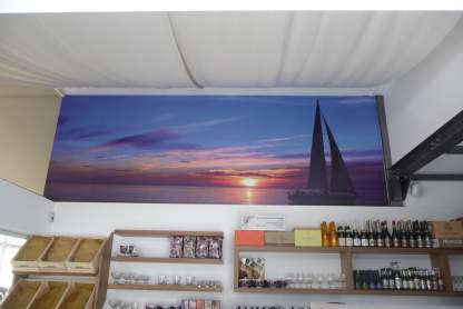 arredamento con gigantografia barca a vela