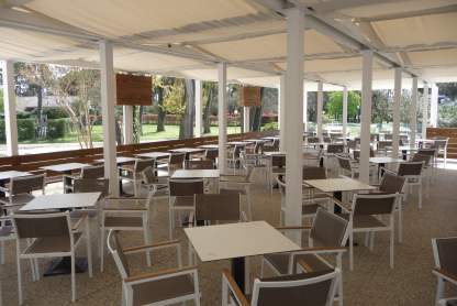 arredamento esterno del ristorante 19TH Albarella