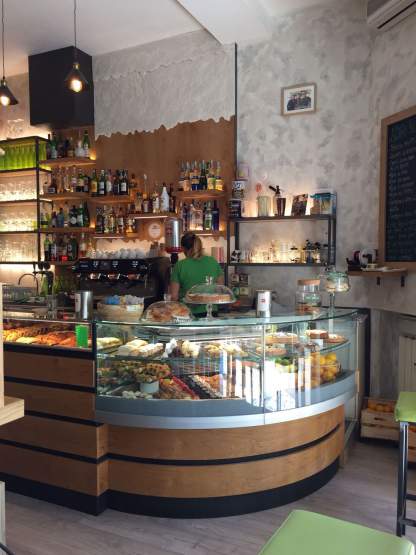 Vetrina snack curva bar a milano