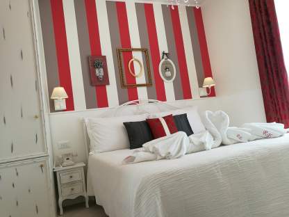 camera romantica con arredamento classico