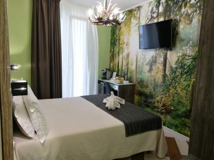 arredamento Foresta con colori e carta in tema