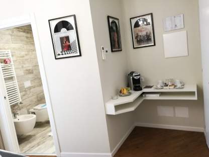 progetto del bagno in camera con mobile servizio