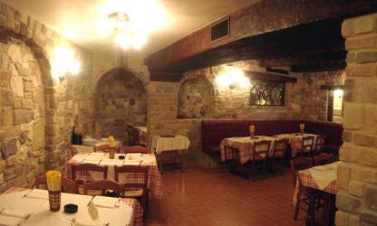 Sala ristorante la taverna, arredamento rustico