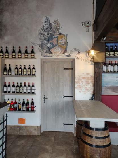 murales zio fester e porta su misura