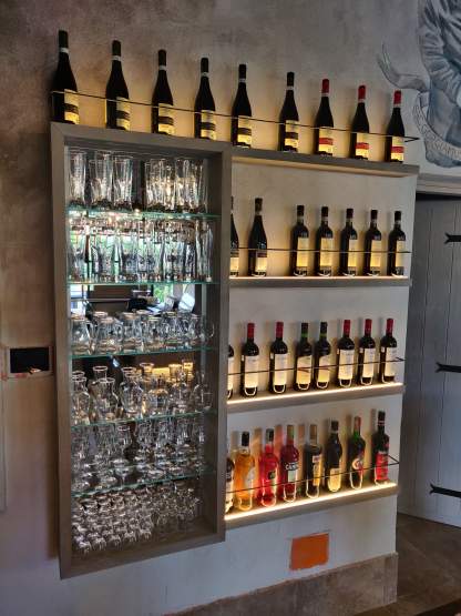 esposizione vino a parete